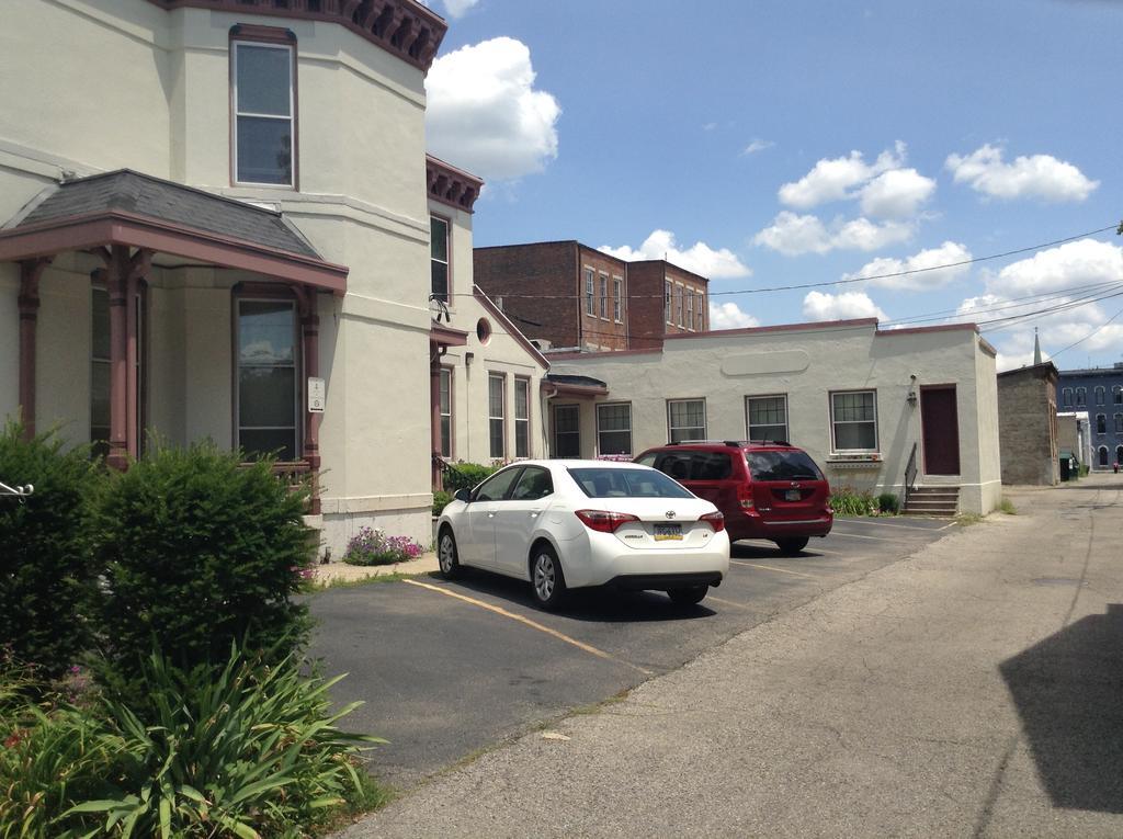Inn Port D'Vino Dayton Exterior photo